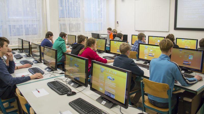Devět žáků z pražských škol postoupilo do finále informační soutěže IT-SLOT